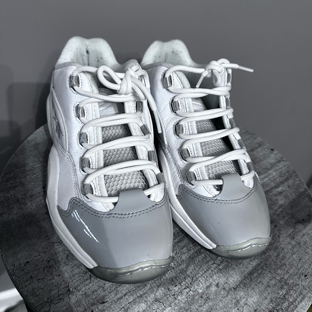 Men’s 9.5 Allen Iverson Reeboks